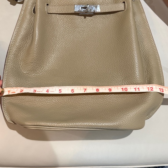 Beige purse with clasp, like new, great condition - Picture 7 of 10